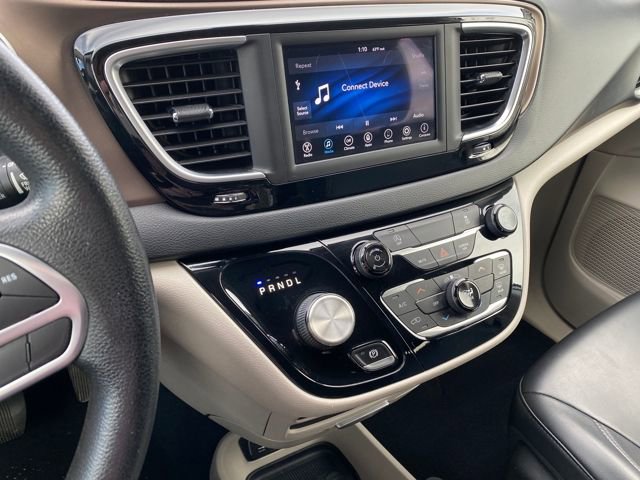 Used 2021 Chrysler Voyager Lxi image 31