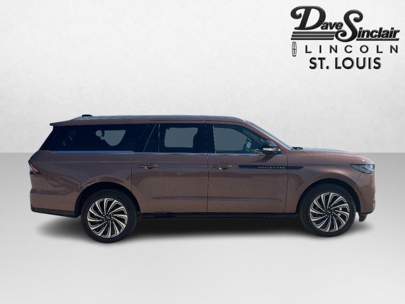 New 2026 Lincoln Navigator L Black Label AWD/4WD image 2