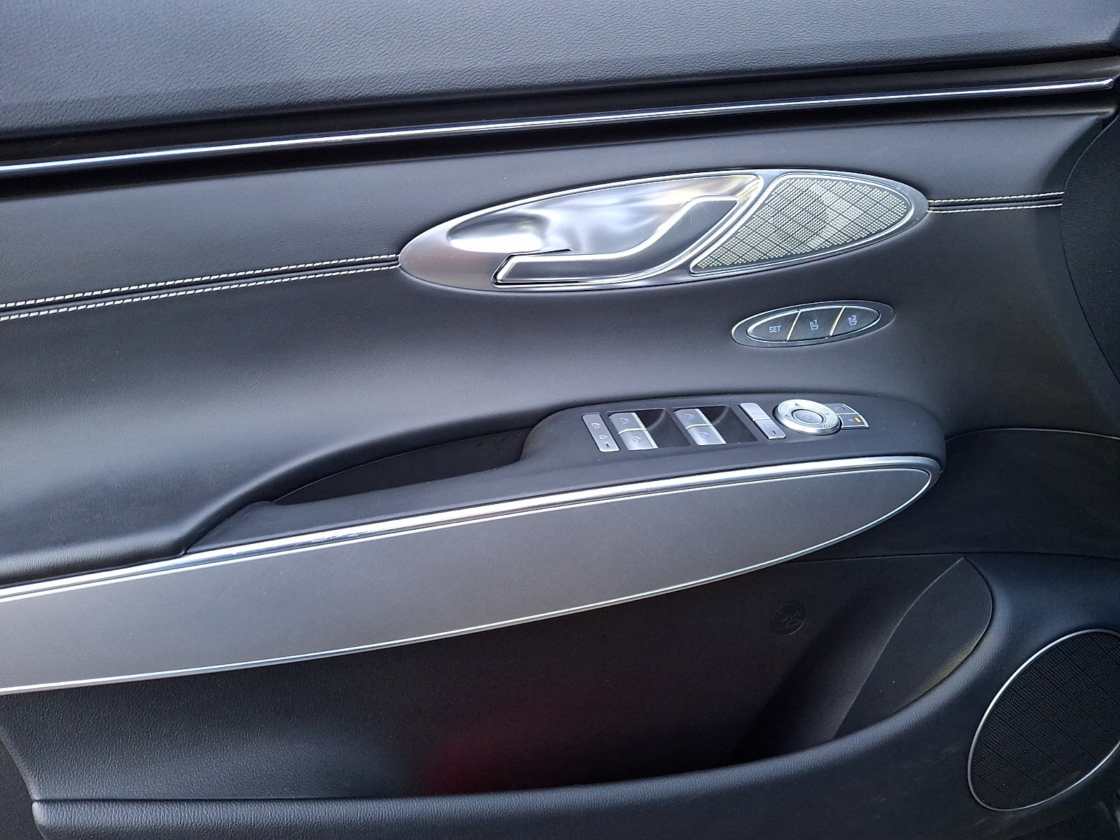 Certified 2023 Genesis Electrified GV70 AWD/4WD image 12