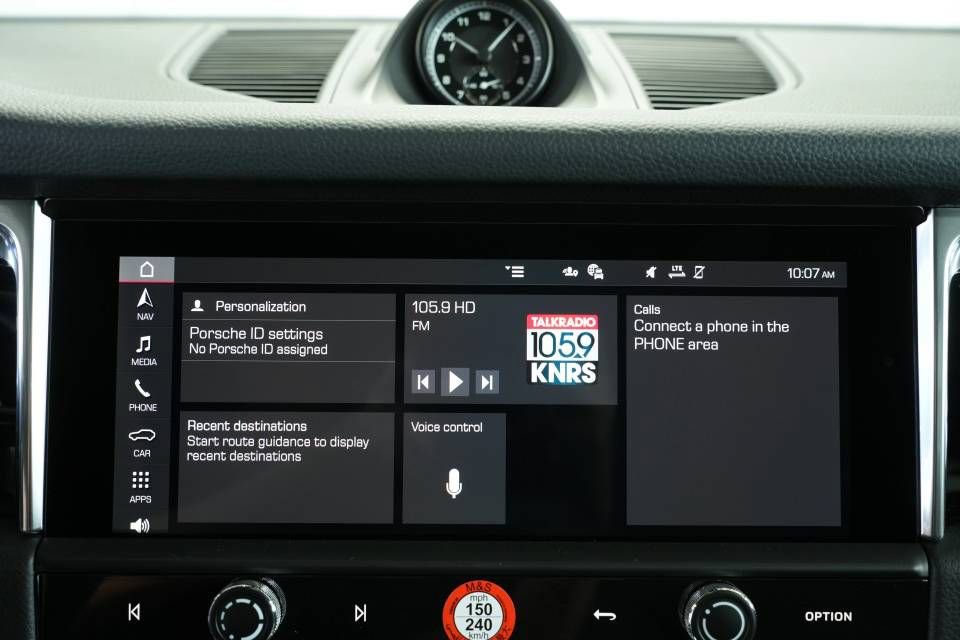 Certified 2025 Porsche Macan AWD/4WD image 17