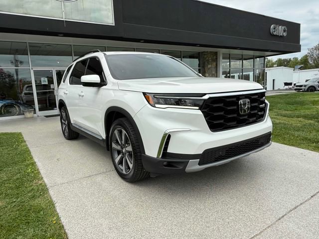 Used 2024 Honda Pilot Touring image 1