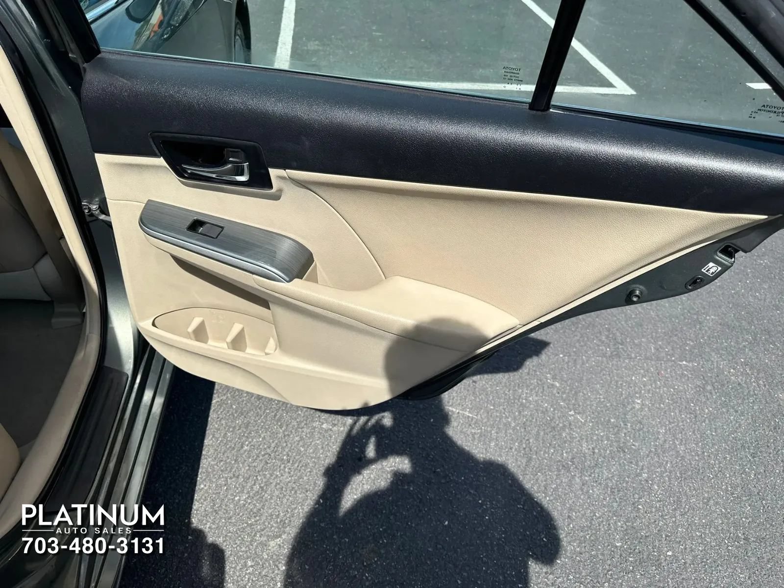 Used 2012 Toyota Camry XLE w/ Leather Pkg FWD image 19