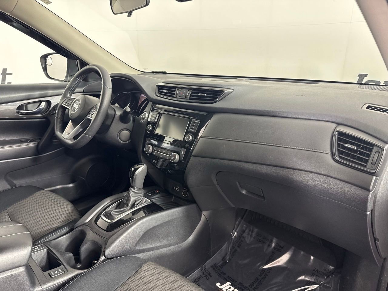 Used 2019 Nissan Rogue SV w/ Sun & Sound Touring Package image 37