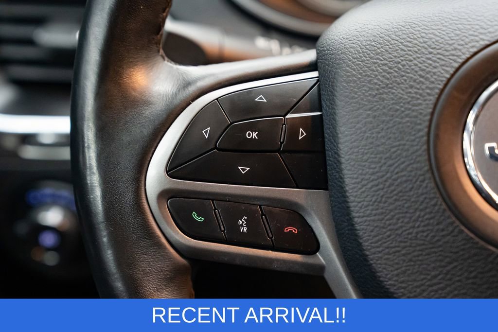 Used 2019 Jeep Cherokee Latitude Plus w/ Cold Weather Group image 16