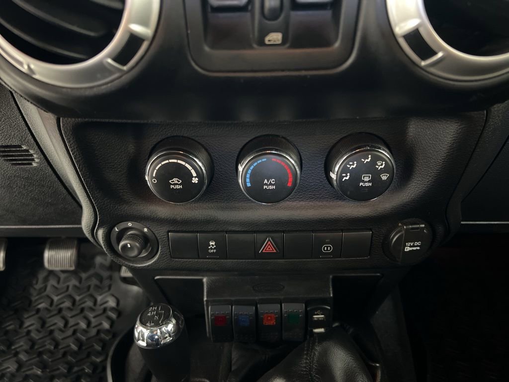 Used 2012 Jeep Wrangler Unlimited Rubicon w/ Connectivity Group image 13