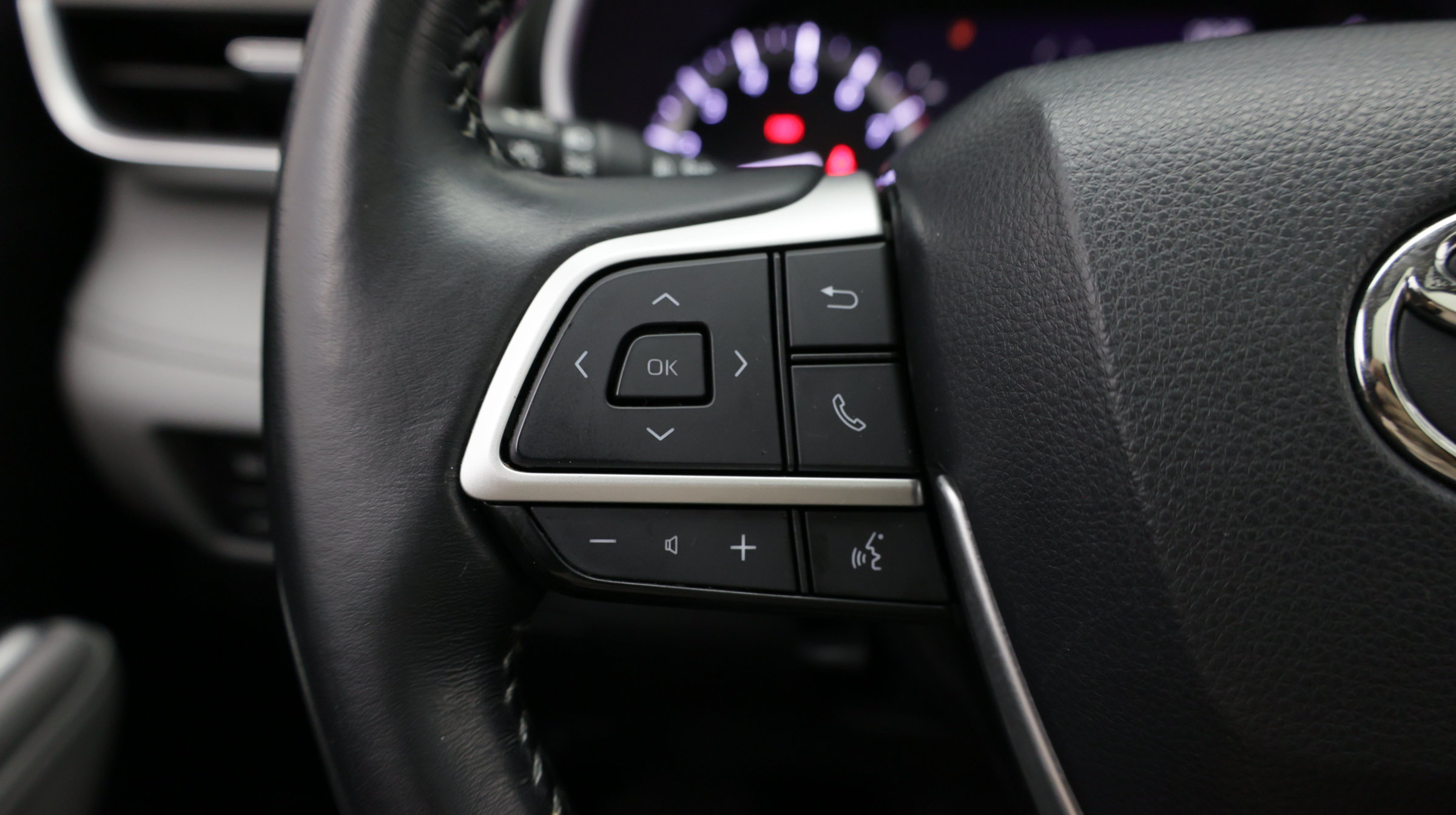 Used 2022 Toyota Highlander XLE FWD image 28