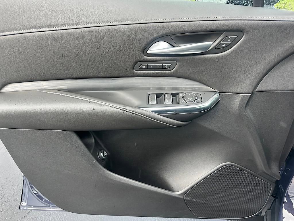 New 2025 Cadillac XT4 Premium Luxury image 12