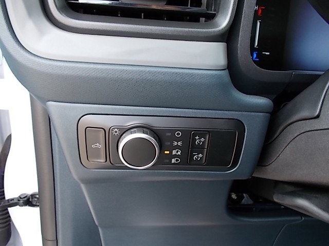 Used 2025 Ford Maverick XL w/ Equipment Group 102A image 17