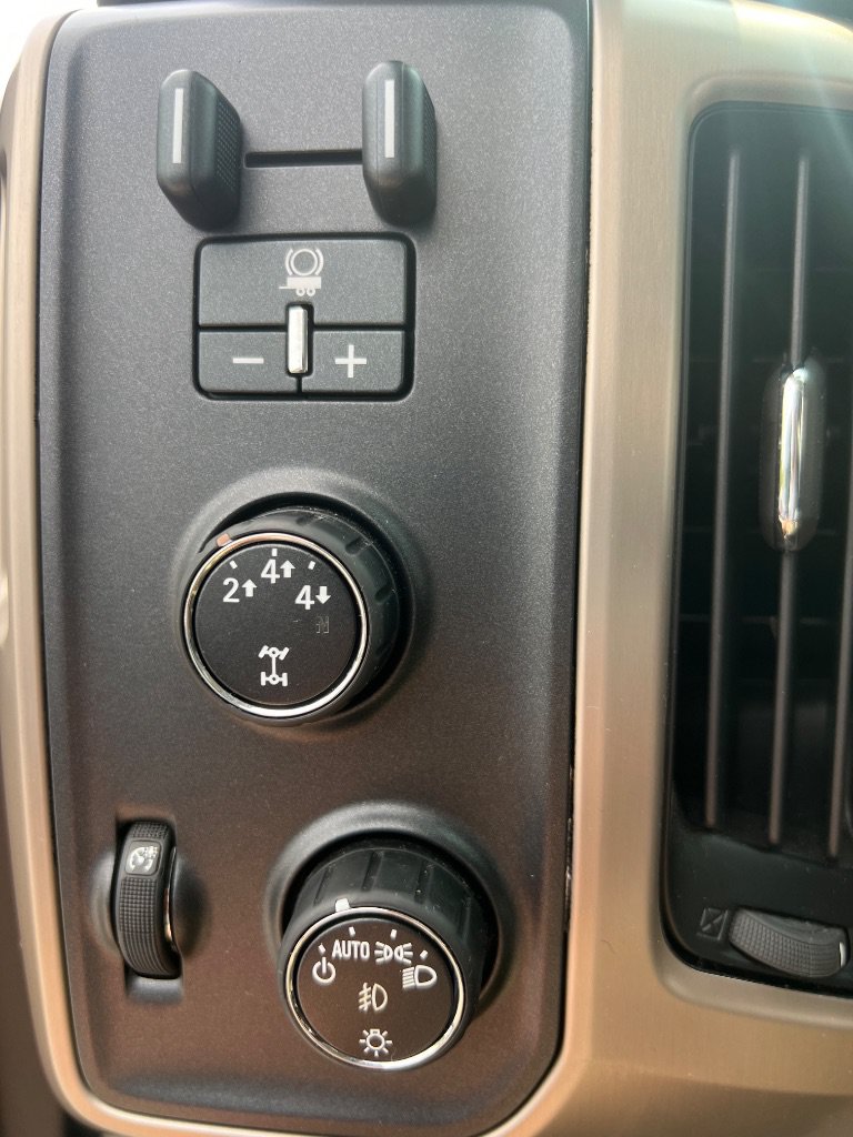 Used 2015 GMC Sierra 2500 Denali w/ Driver Alert Package AWD/4WD image 20