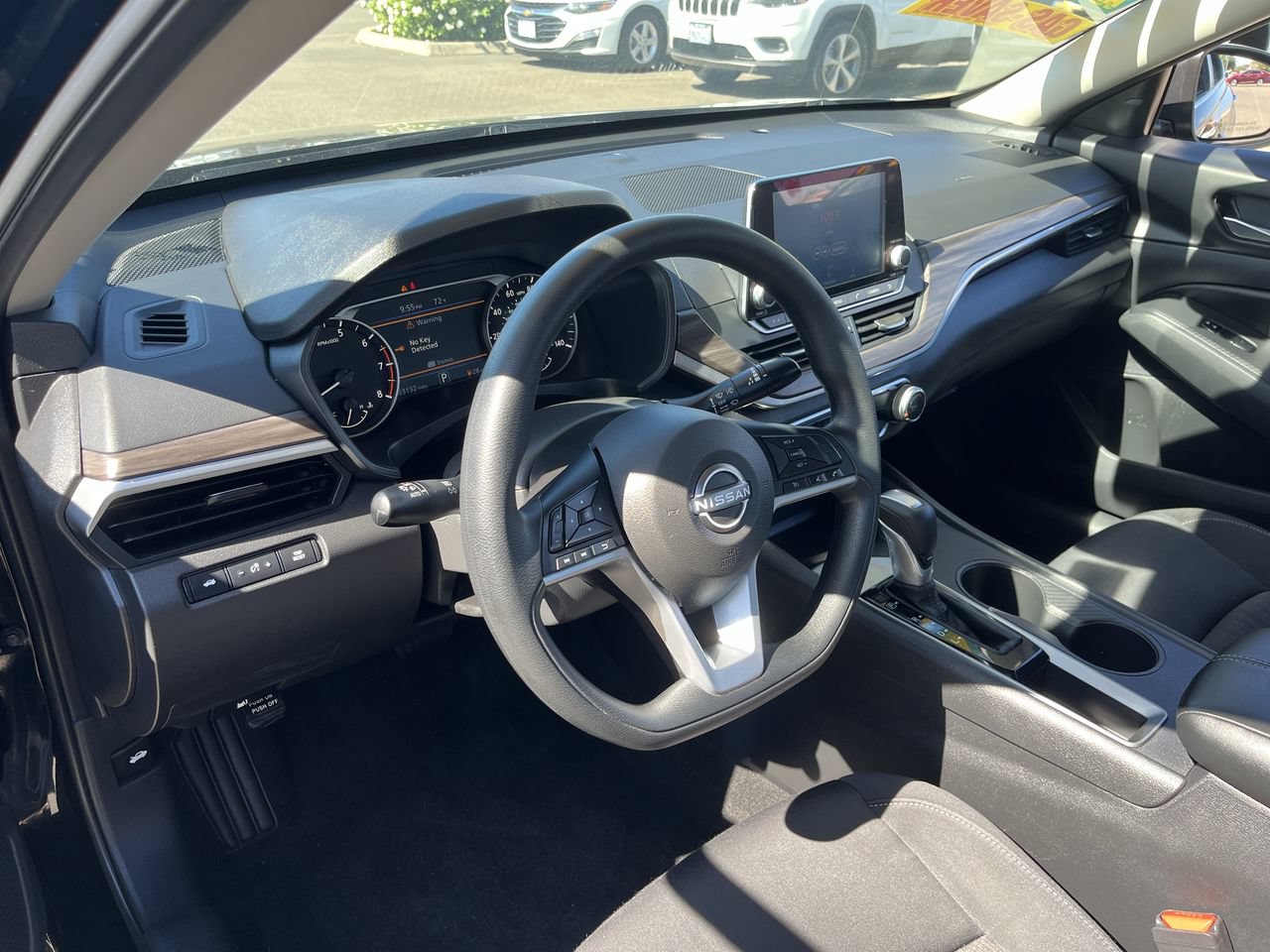 Used 2025 Nissan Altima 2.5 SV FWD image 9
