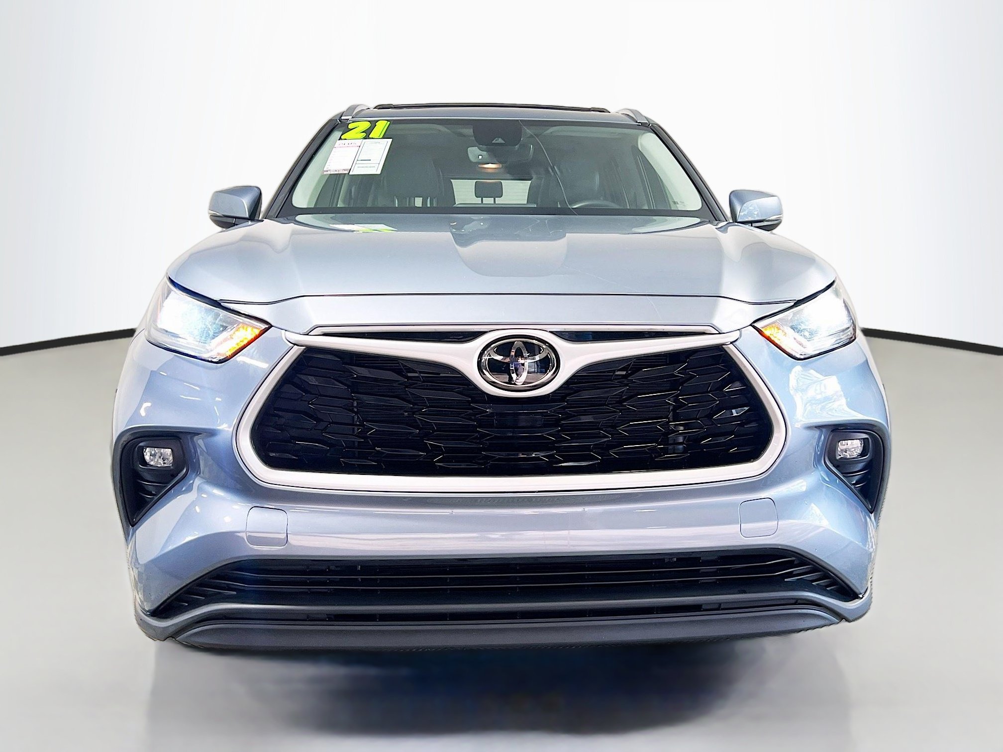 Used 2021 Toyota Highlander XLE FWD image 11
