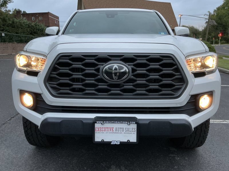 Used 2020 Toyota Tacoma TRD Off-Road AWD/4WD image 2