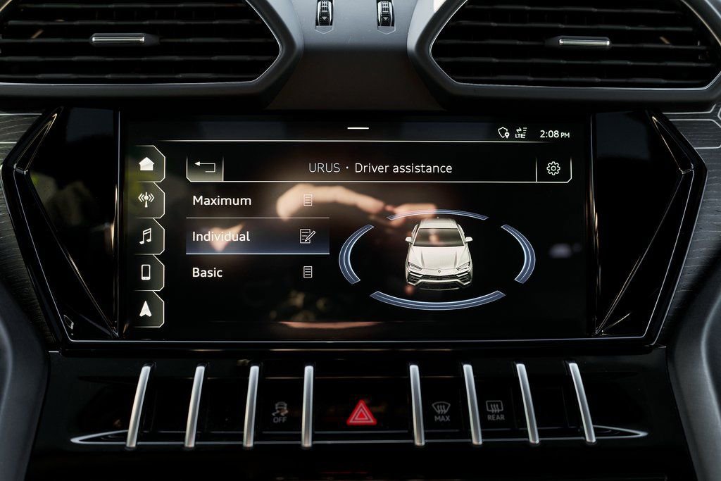 Used 2021 Lamborghini Urus image 75