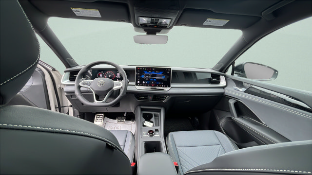 New 2026 Volkswagen Tiguan SE R-Line AWD/4WD image 24