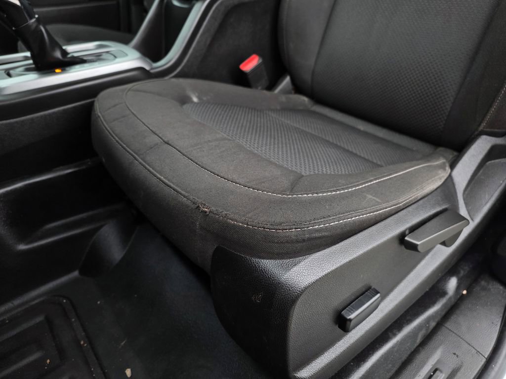 Used 2022 Chevrolet Colorado LT w/ Fleet Safety Package image 21