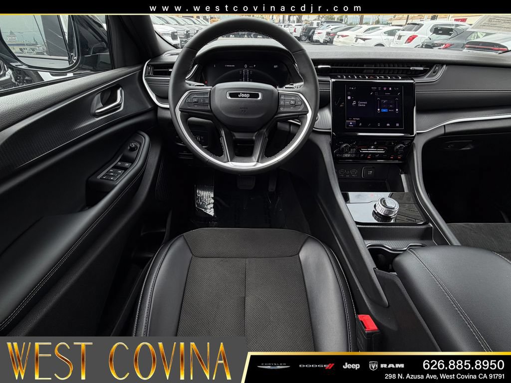 Used 2025 Jeep Grand Cherokee Altitude RWD image 29