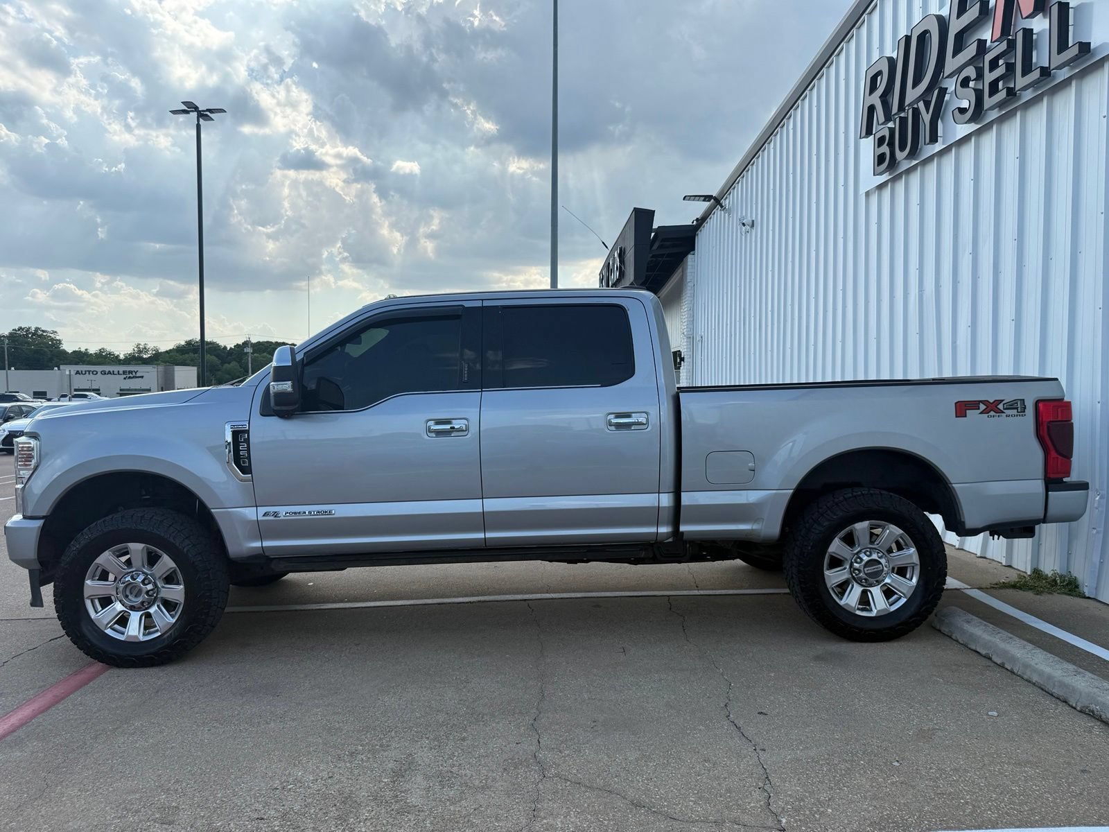 Used 2020 Ford F250 Platinum w/ FX4 Off-Road Package AWD/4WD image 3