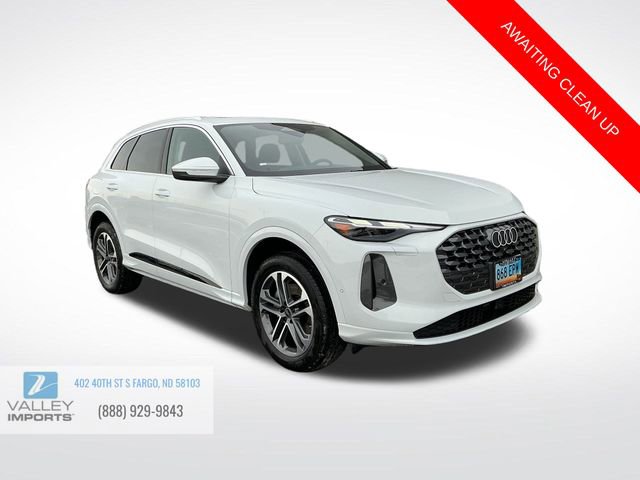 Used 2025 Audi Q5 Premium w/ Convenience Package image 1