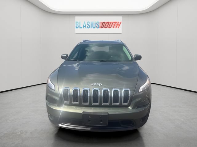 Used 2018 Jeep Cherokee Latitude Plus w/ Comfort/Convenience Group AWD/4WD image 8