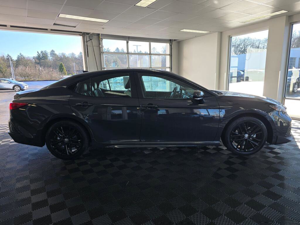 Used 2025 Toyota Camry SE image 2