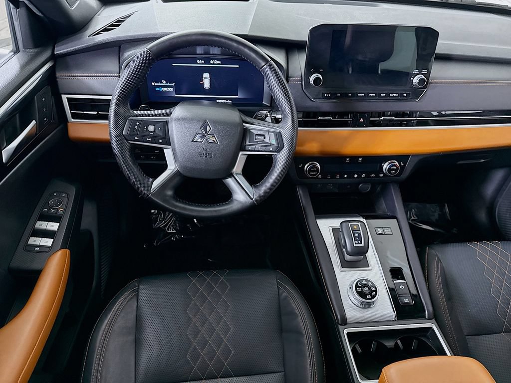 Used 2023 Mitsubishi Outlander GT AWD/4WD image 3