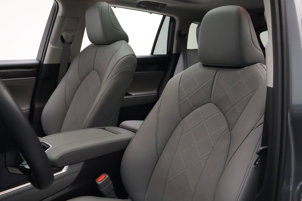 Certified 2025 Toyota Highlander Platinum AWD/4WD image 13