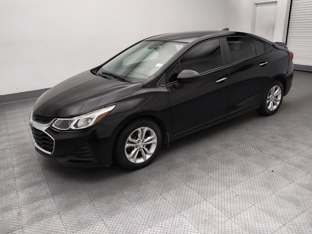 Used 2019 Chevrolet Cruze LS w/ LS Convenience Package FWD image 2