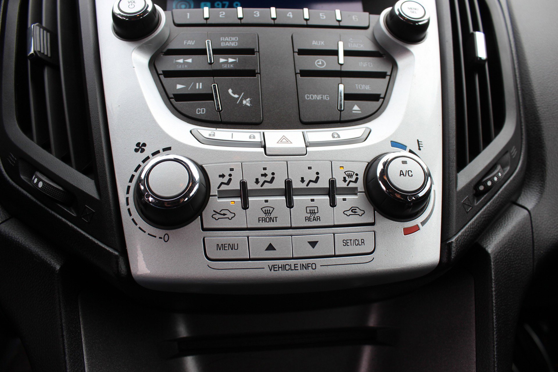 Used 2013 Chevrolet Equinox LS image 26