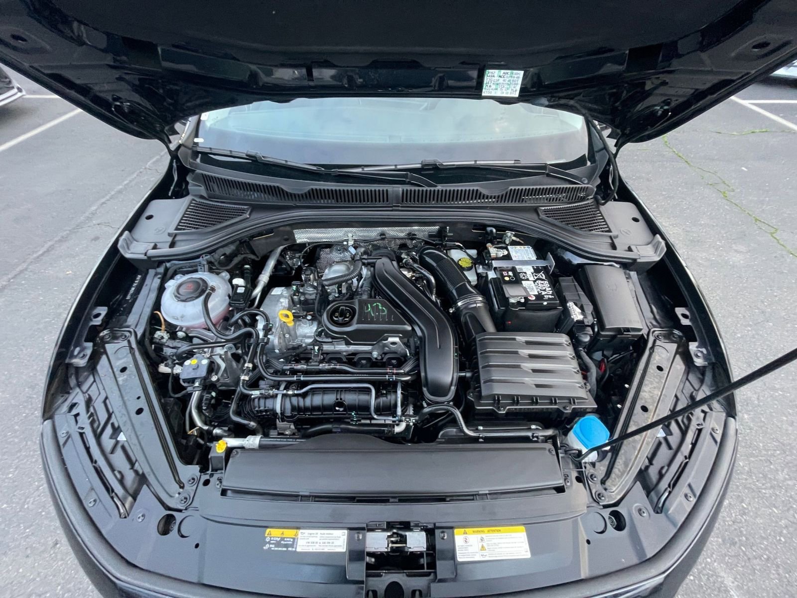 Used 2025 Volkswagen Jetta SE image 32