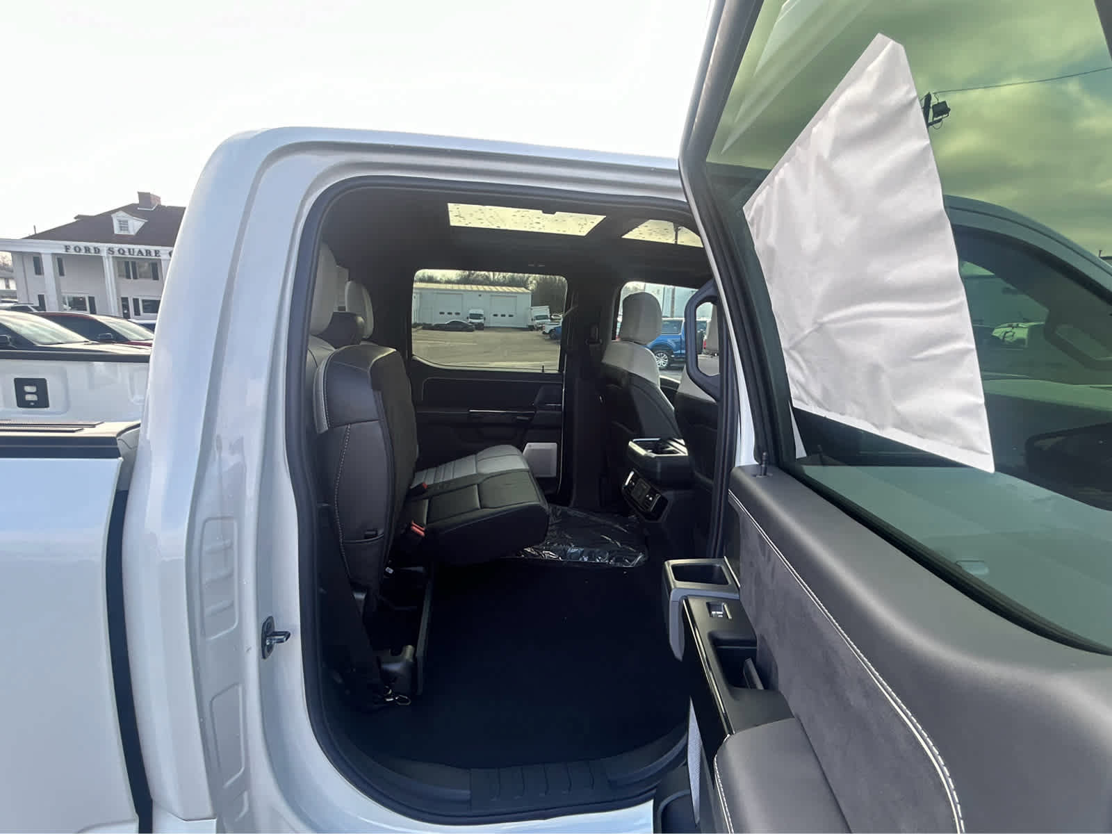 New 2025 Ford F150 Lightning Platinum image 33