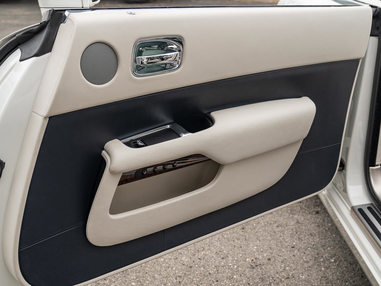 Used 2017 Rolls-Royce Dawn image 28
