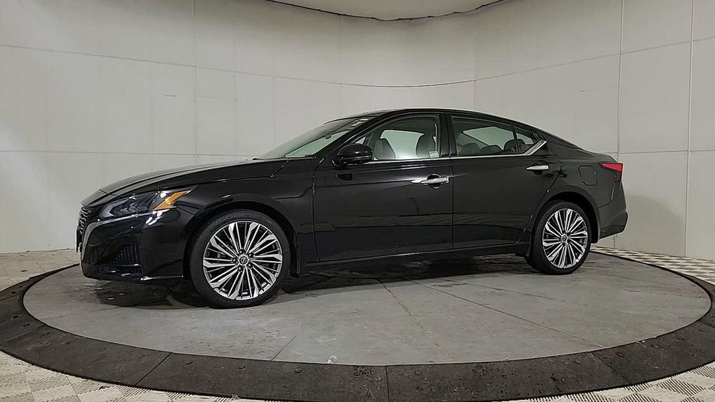 Used 2023 Nissan Altima 2.5 SL image 4