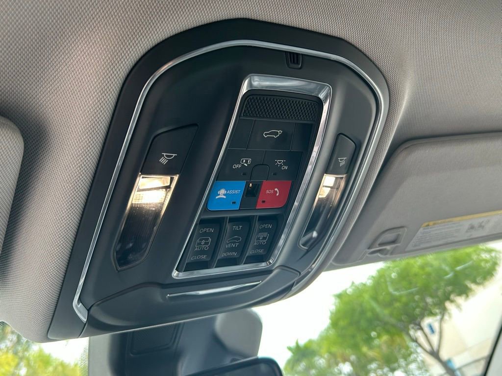 Used 2021 Jeep Grand Cherokee L Limited image 28