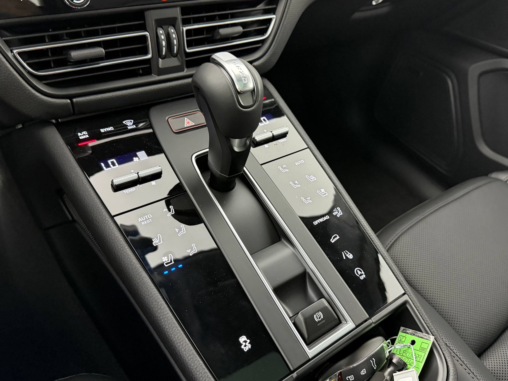 Certified 2026 Porsche Macan AWD/4WD image 23