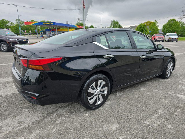 Used 2024 Nissan Altima 2.5 S image 3