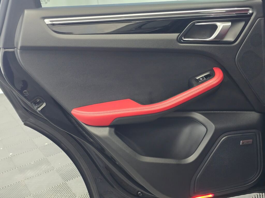 Certified 2024 Porsche Macan image 22