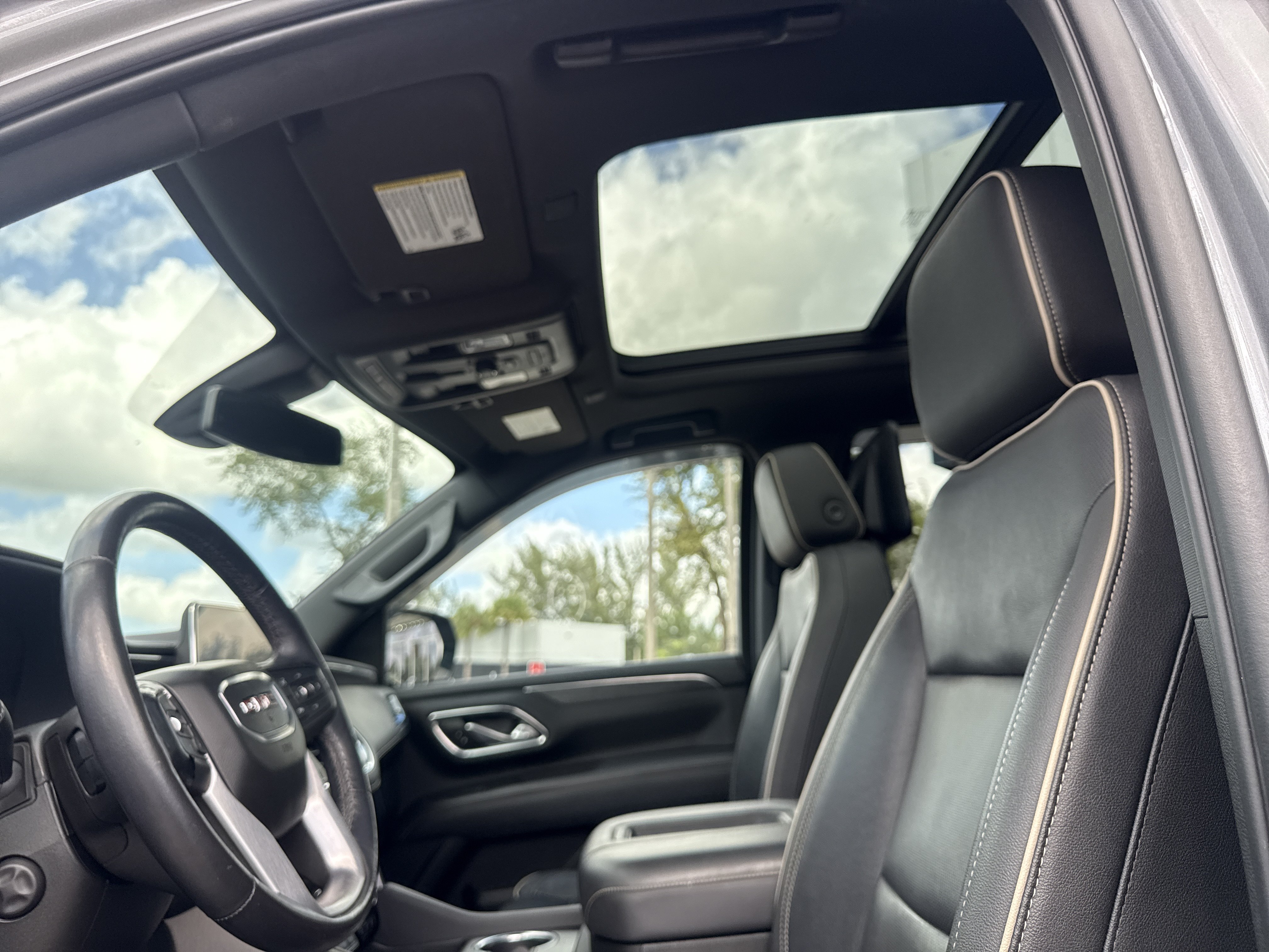 Used 2021 GMC Yukon SLT w/ SLT Premium Package RWD image 13