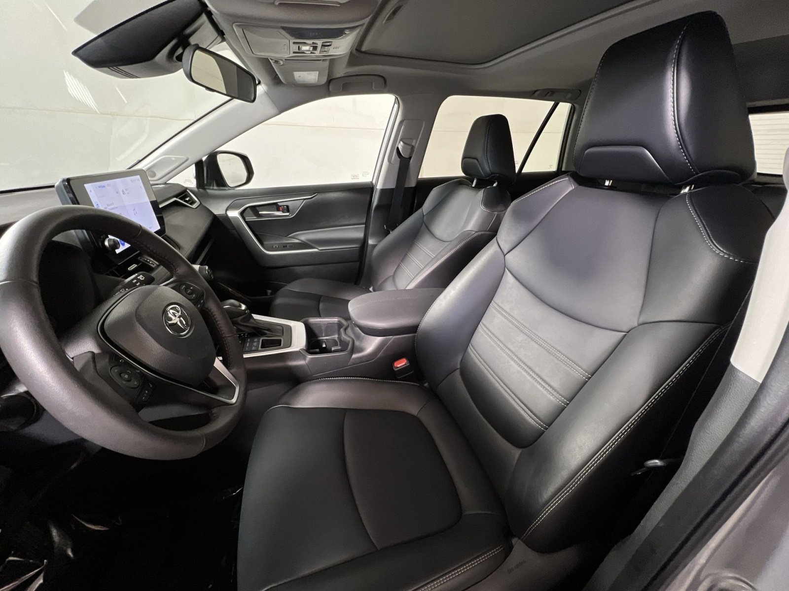 Used 2023 Toyota RAV4 XLE Premium image 13