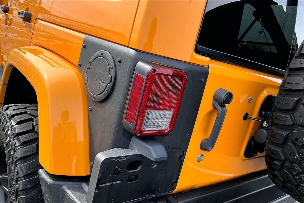 Used 2012 Jeep Wrangler Unlimited Rubicon w/ Dual Top Group image 30