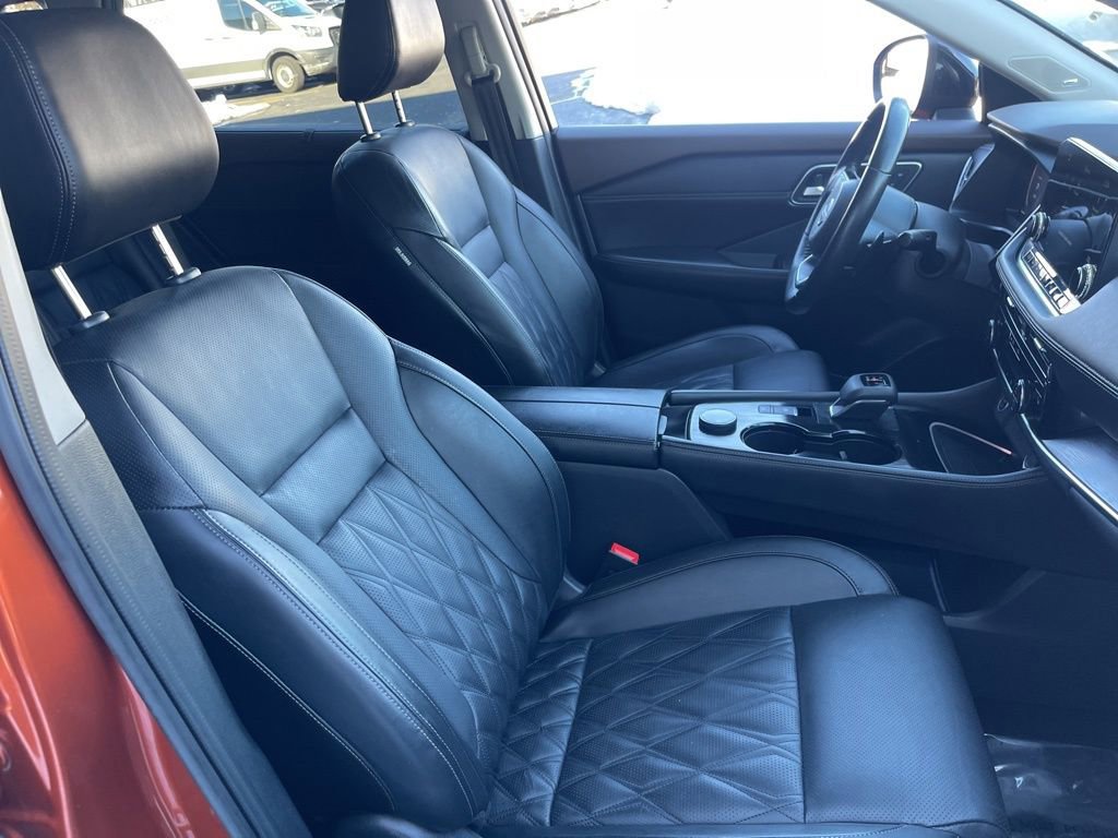 Certified 2022 Nissan Rogue Platinum w/ Head-Up Display Package image 17