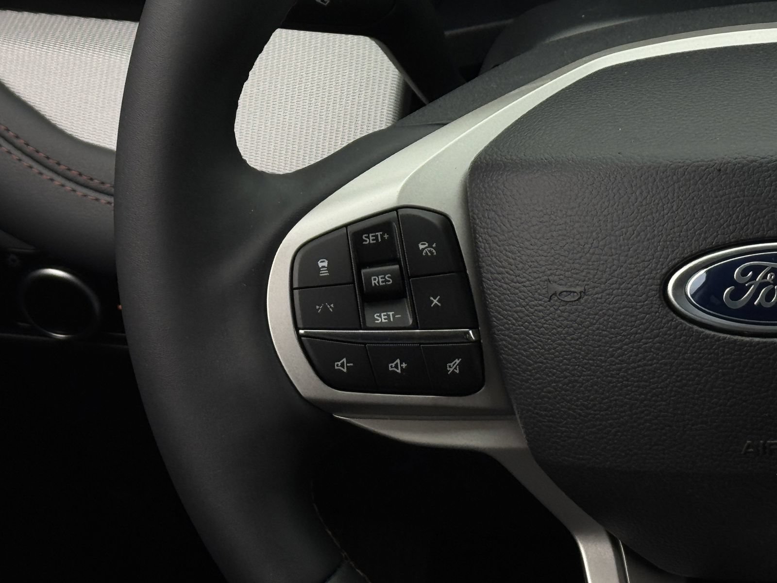 New 2026 Ford Explorer Active RWD image 13