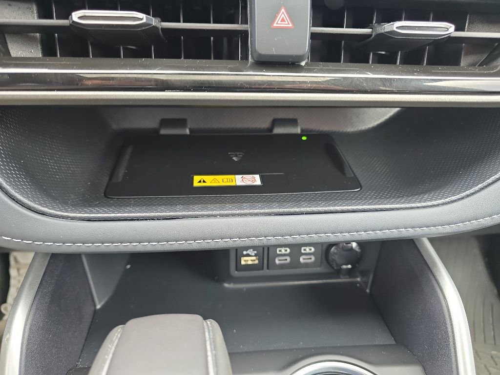 Used 2024 Toyota Highlander XLE AWD/4WD image 22