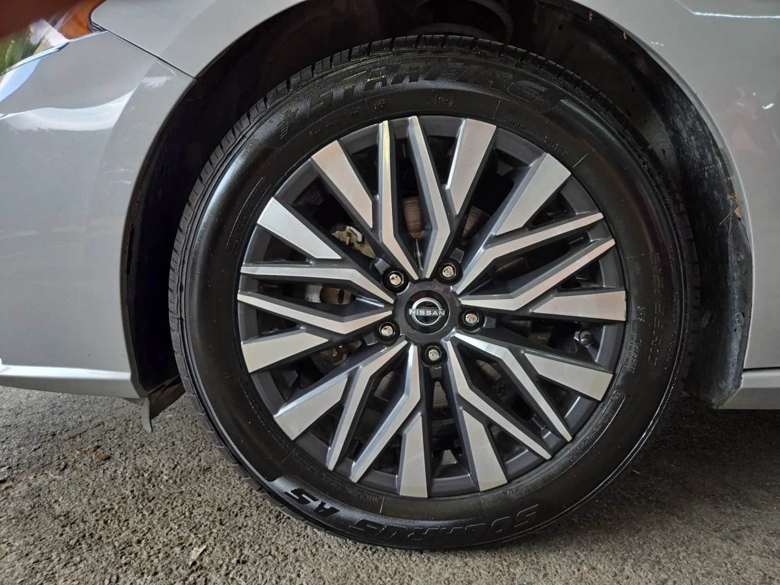 Used 2024 Nissan Altima 2.5 SV FWD image 28