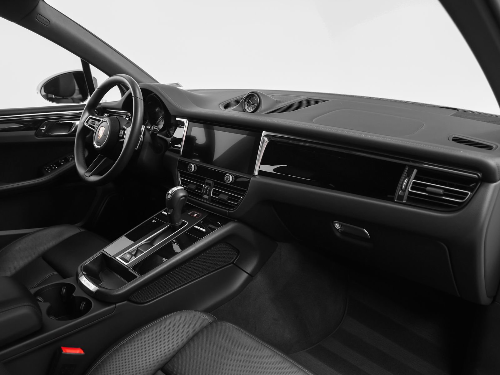 Certified 2025 Porsche Macan S image 26