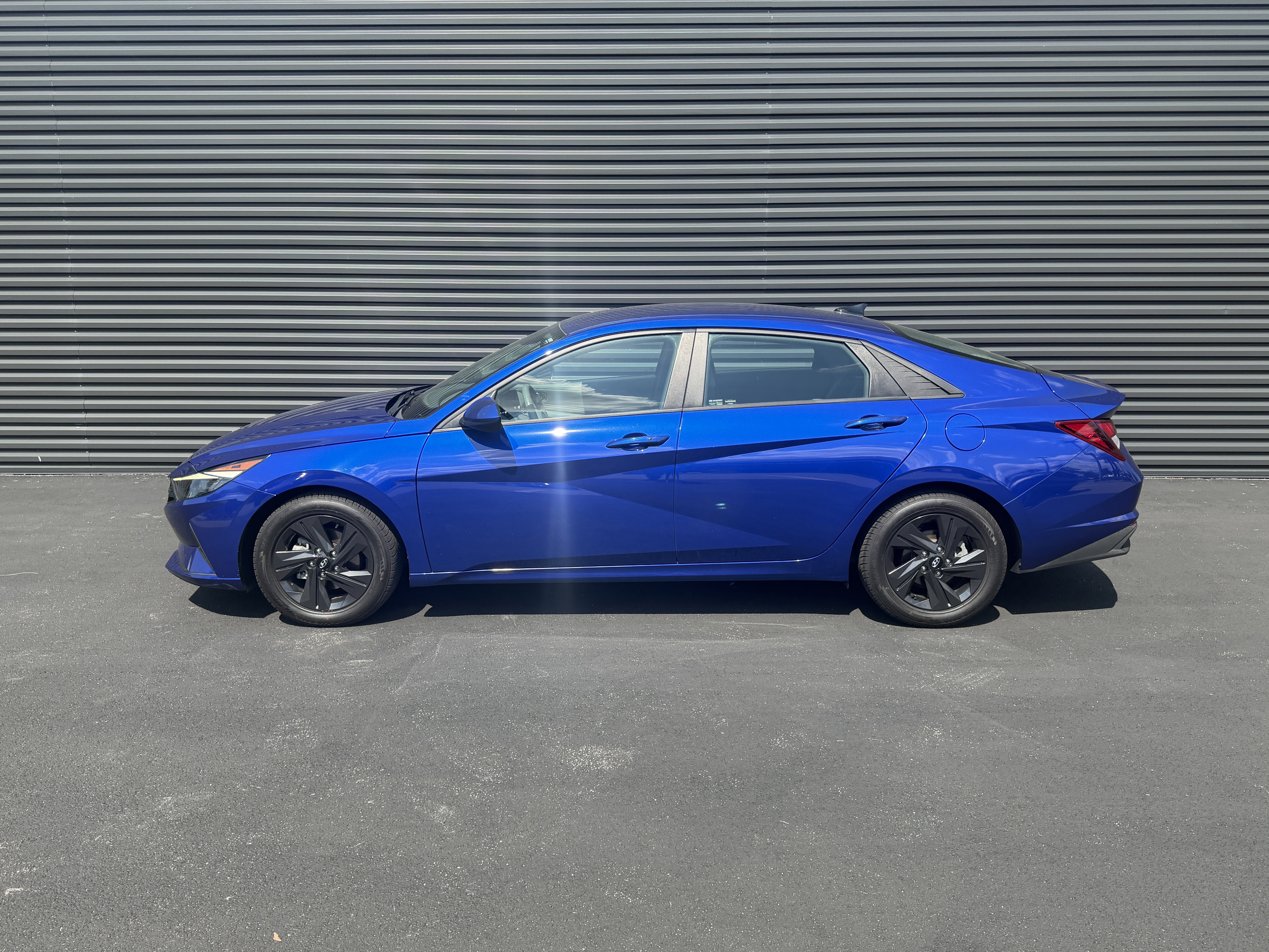 Used 2021 Hyundai Elantra SEL w/ Convenience Package FWD image 2