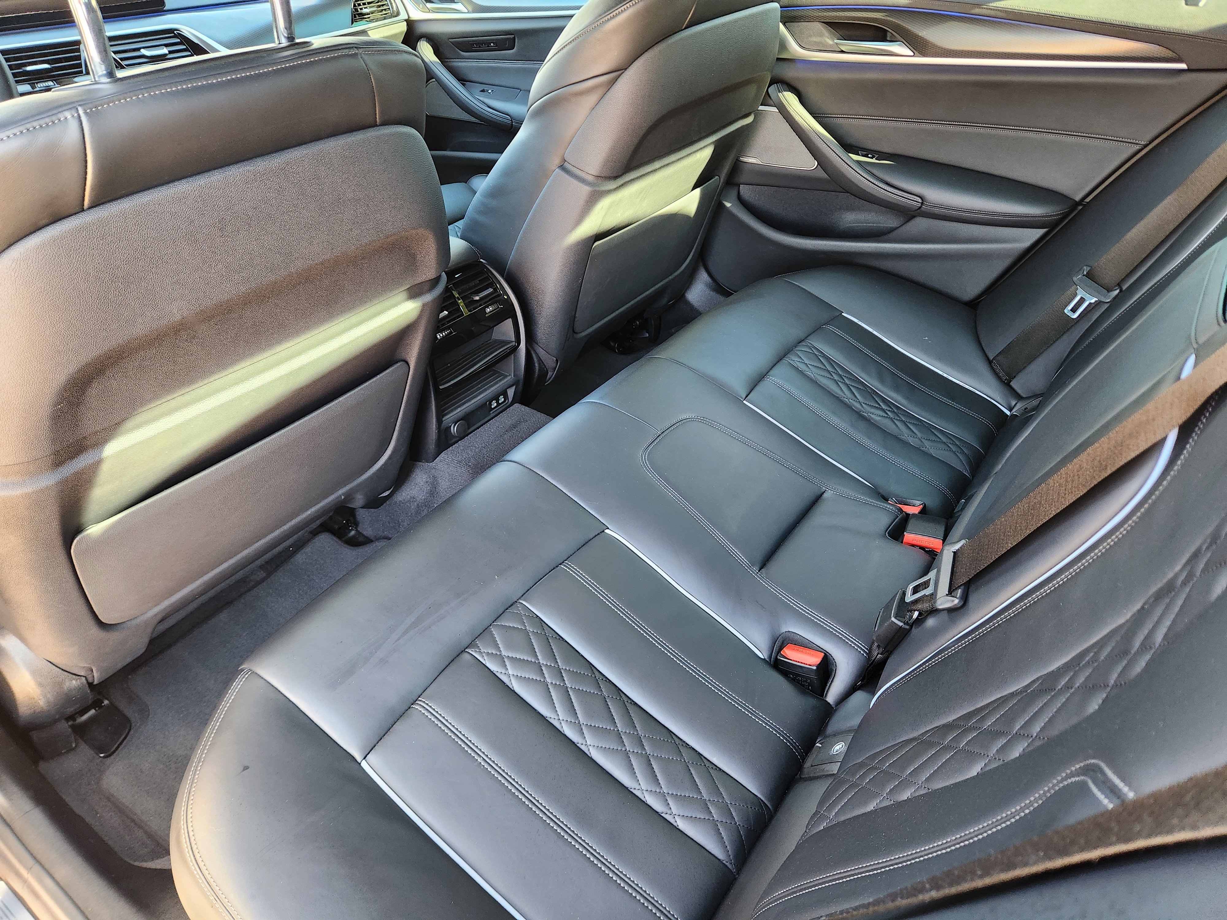 Used 2021 BMW M550i xDrive M550i xDrive w/ Premium Package image 40