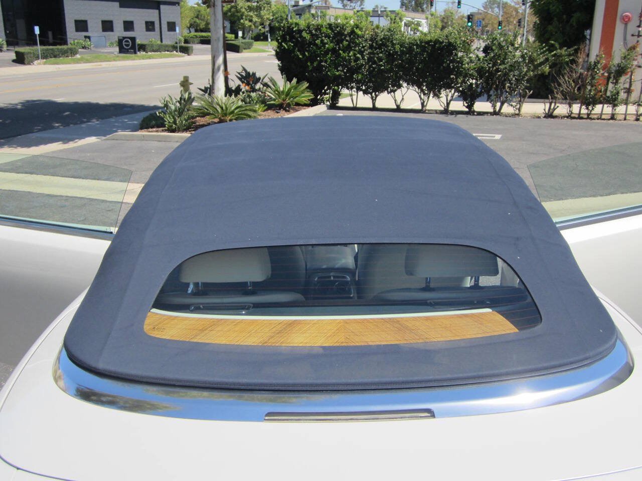 Used 2016 Rolls-Royce Dawn RWD image 17