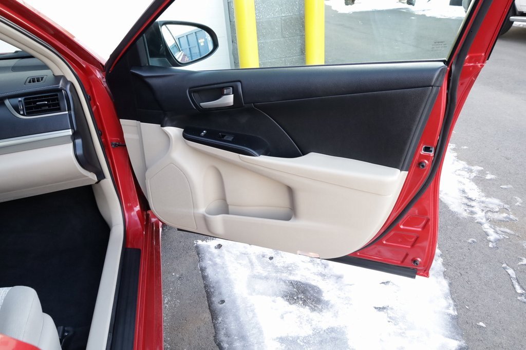 Used 2013 Toyota Camry LE image 17
