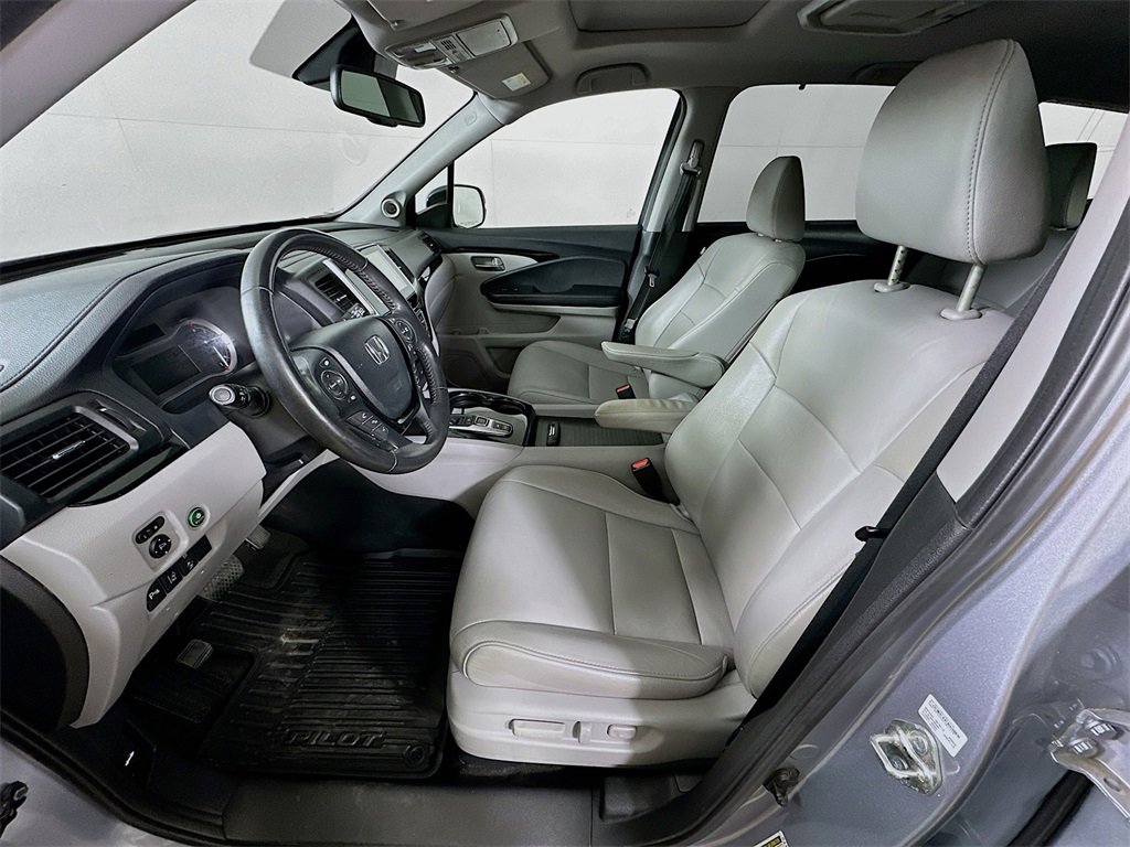 Used 2017 Honda Pilot Touring image 16