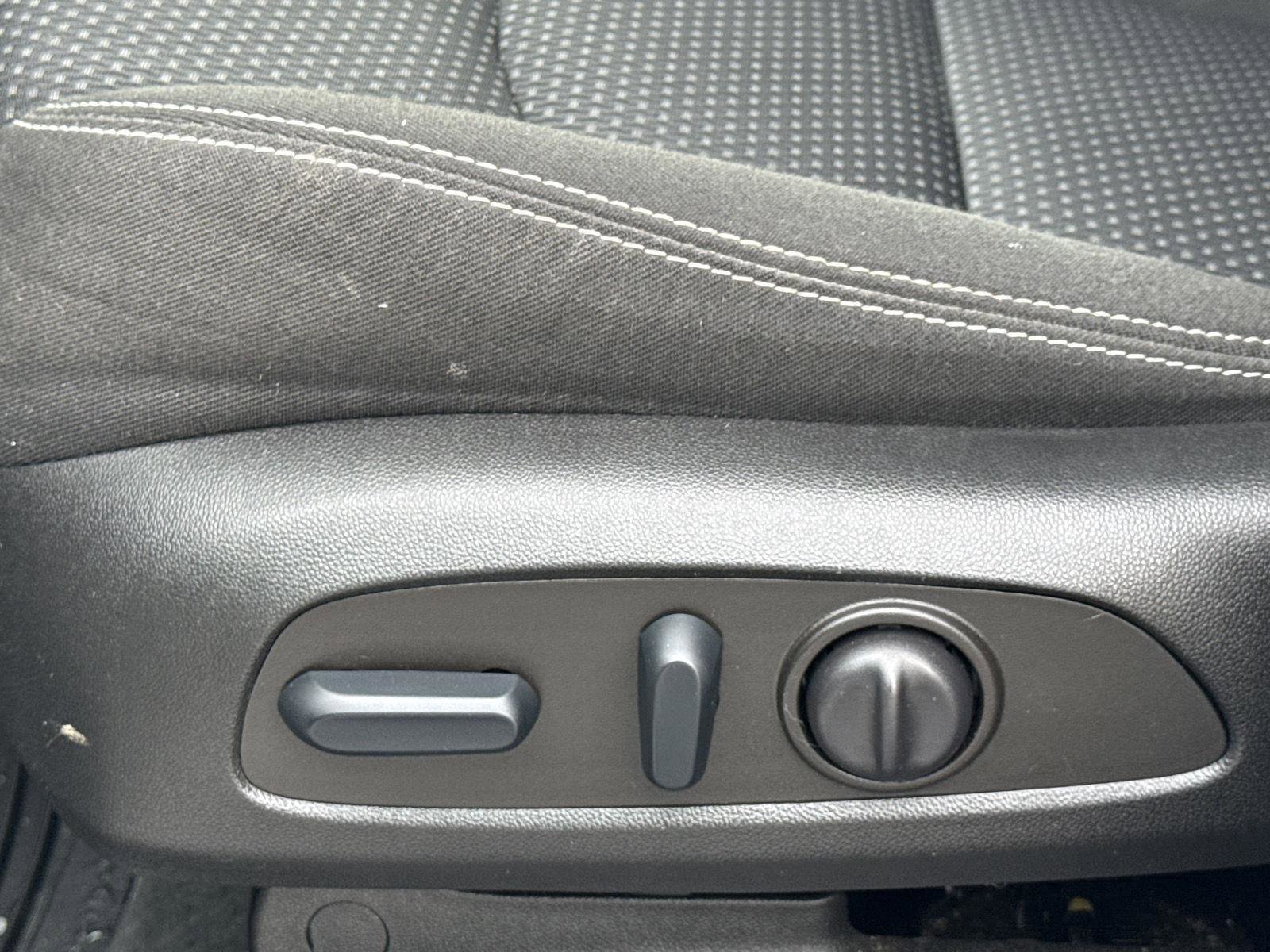 Used 2022 GMC Terrain SLE w/ Driver Convenience Package image 14